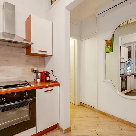 Artistic Colorful Vatican Museums Appartamento Roma